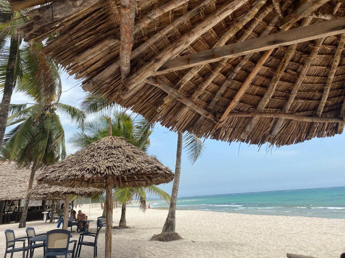 Private Backdoor Villa With Big Swimming Pool And Services Of Chef Included Diani Beach Extérieur photo