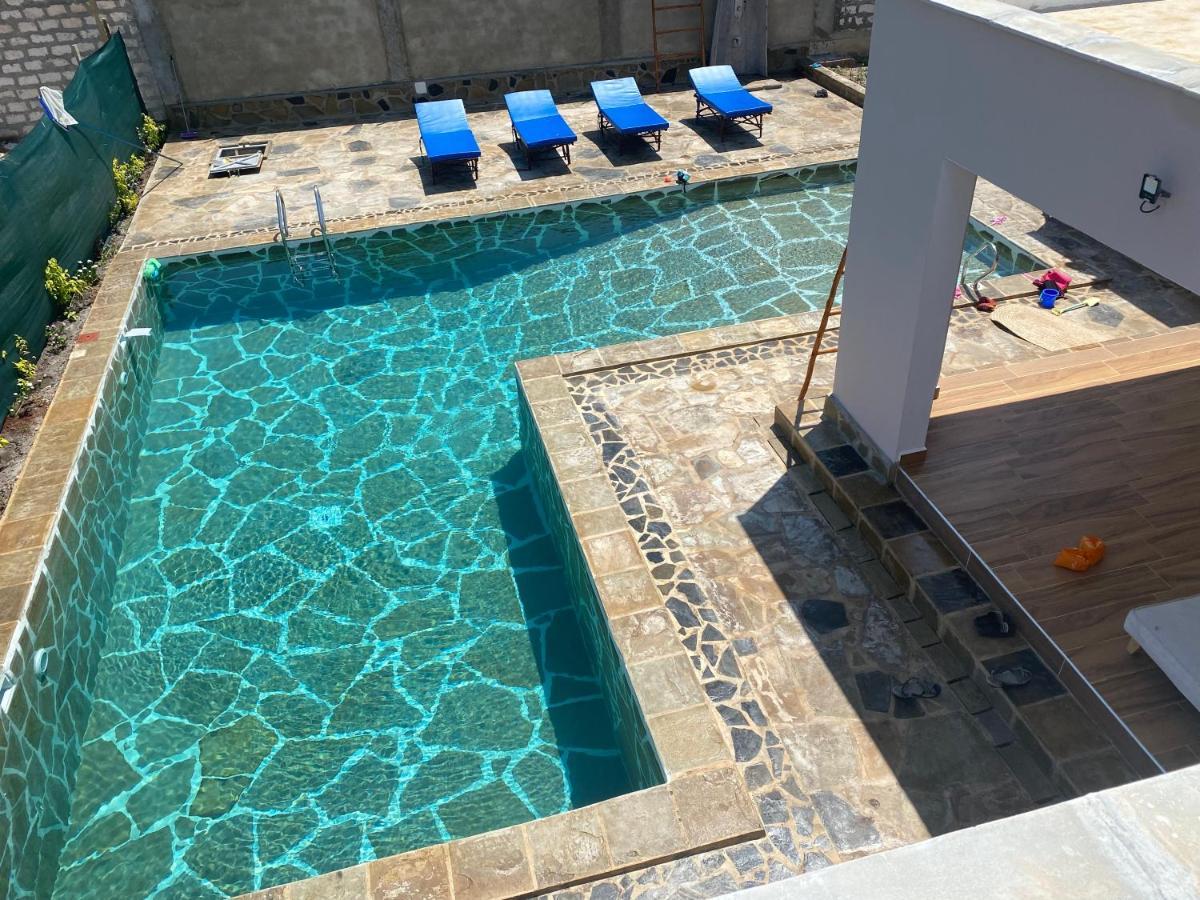 Private Backdoor Villa With Big Swimming Pool And Services Of Chef Included Diani Beach Extérieur photo