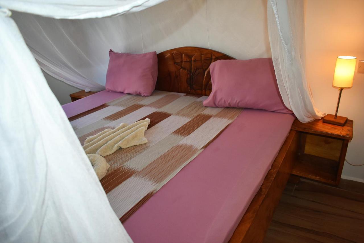 Private Backdoor Villa With Big Swimming Pool And Services Of Chef Included Diani Beach Extérieur photo