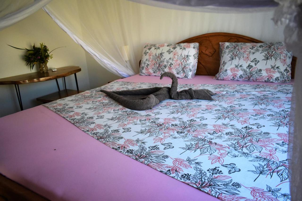 Private Backdoor Villa With Big Swimming Pool And Services Of Chef Included Diani Beach Extérieur photo