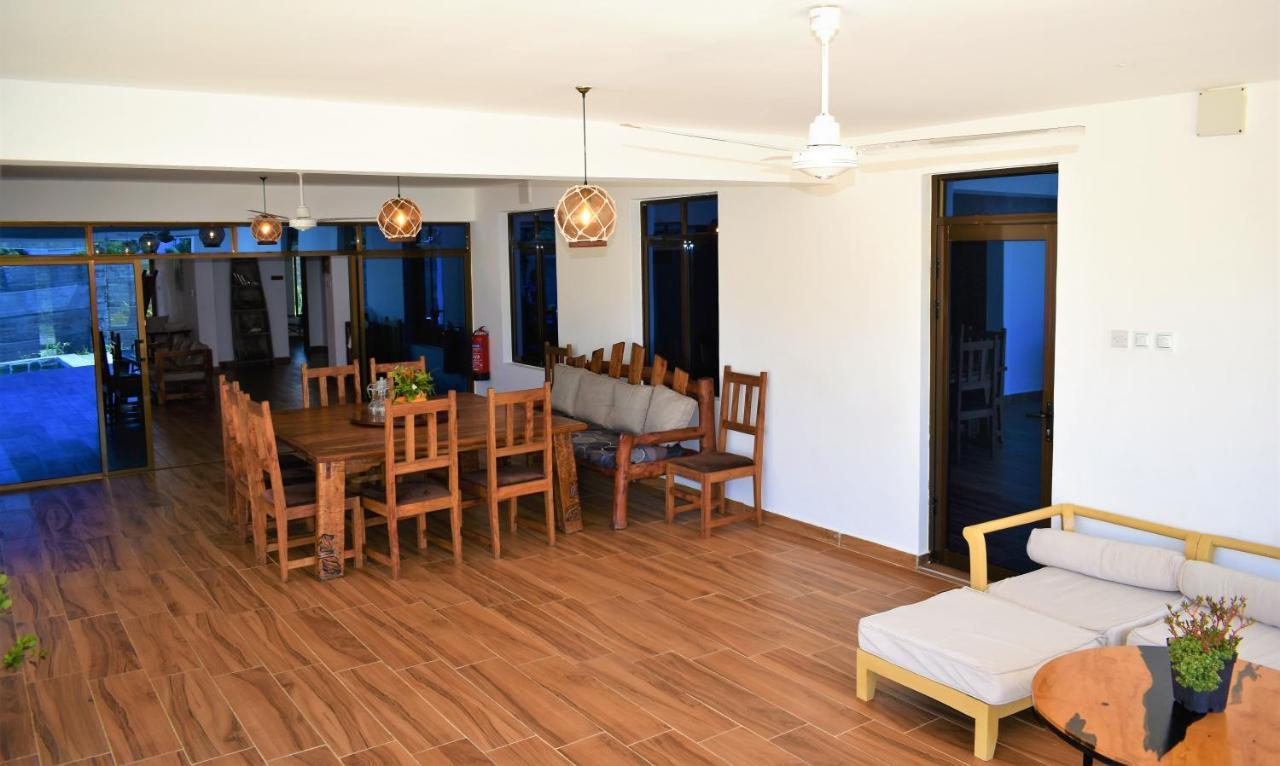 Private Backdoor Villa With Big Swimming Pool And Services Of Chef Included Diani Beach Extérieur photo