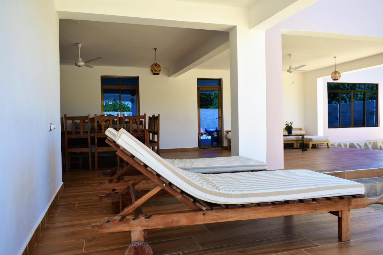 Private Backdoor Villa With Big Swimming Pool And Services Of Chef Included Diani Beach Extérieur photo
