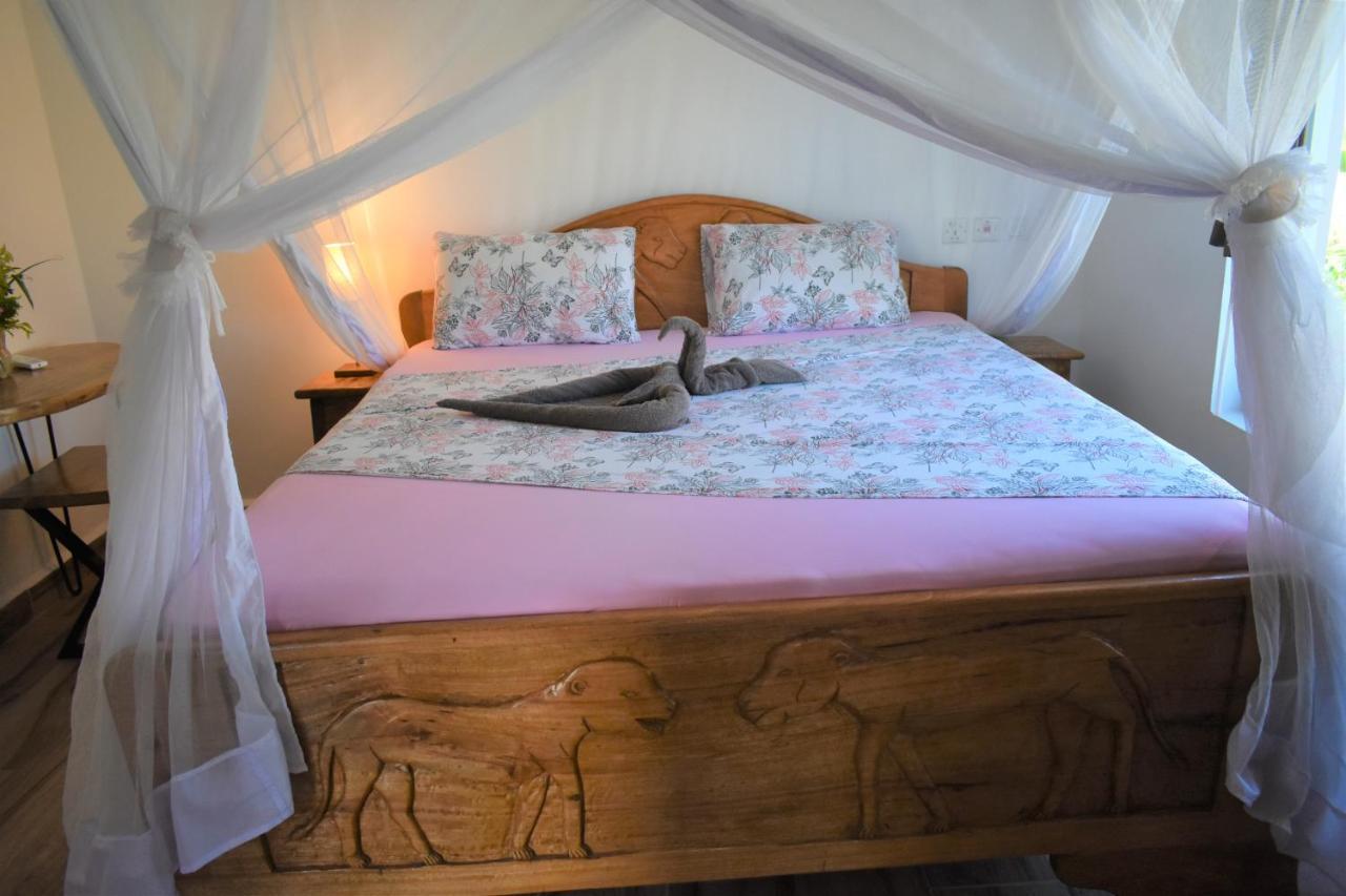 Private Backdoor Villa With Big Swimming Pool And Services Of Chef Included Diani Beach Extérieur photo
