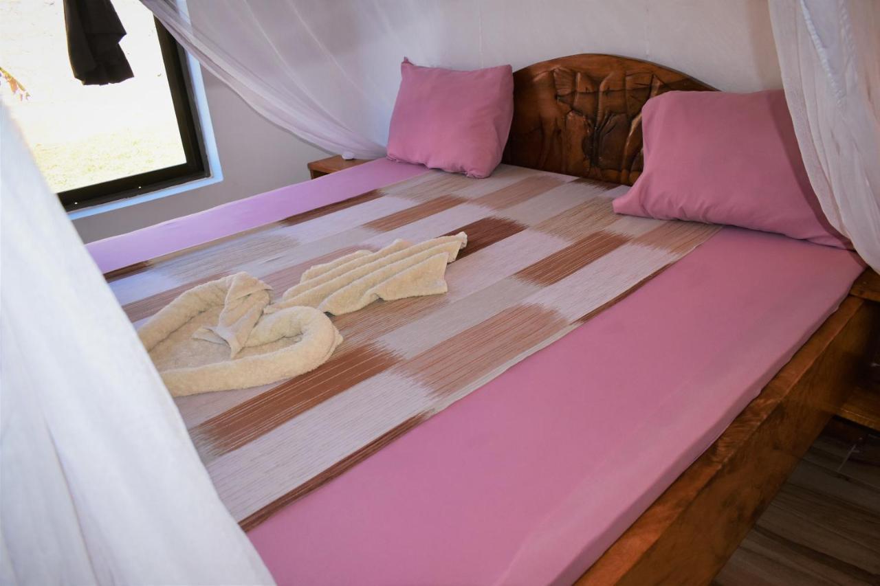 Private Backdoor Villa With Big Swimming Pool And Services Of Chef Included Diani Beach Extérieur photo