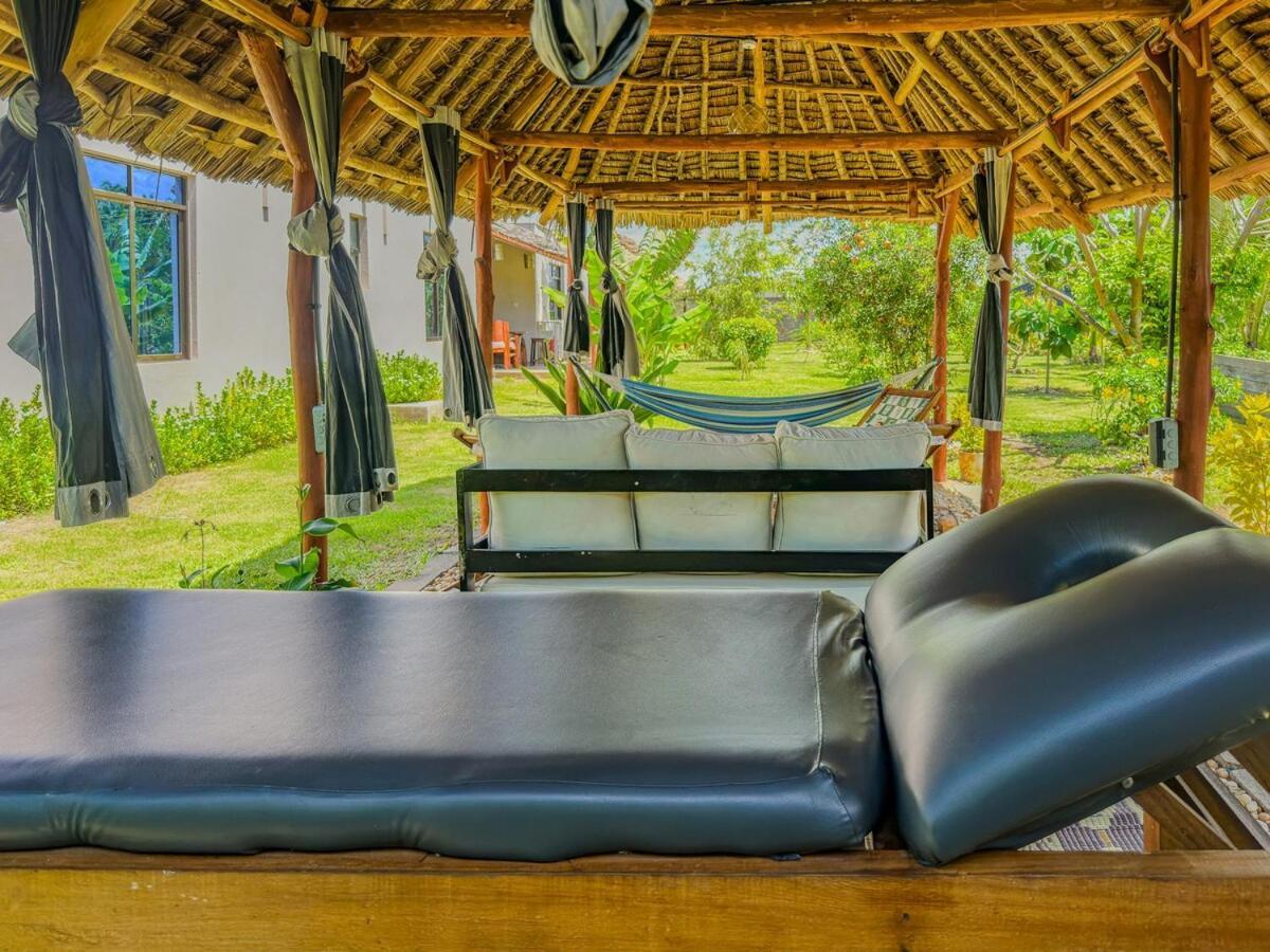Private Backdoor Villa With Big Swimming Pool And Services Of Chef Included Diani Beach Extérieur photo