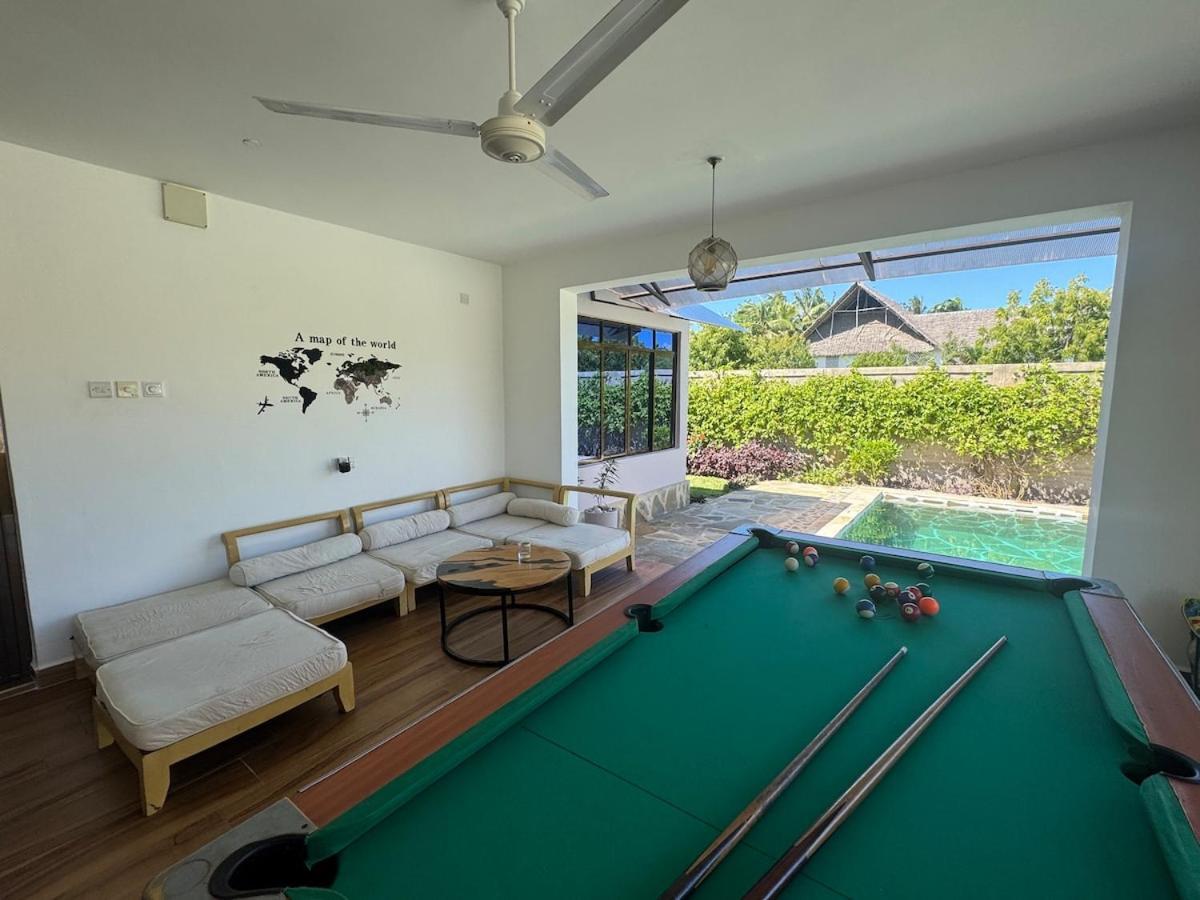 Private Backdoor Villa With Big Swimming Pool And Services Of Chef Included Diani Beach Extérieur photo