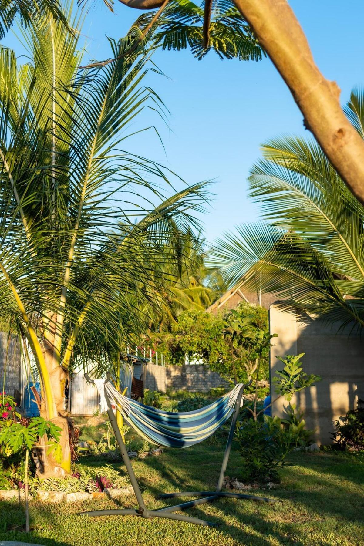 Private Backdoor Villa With Big Swimming Pool And Services Of Chef Included Diani Beach Extérieur photo