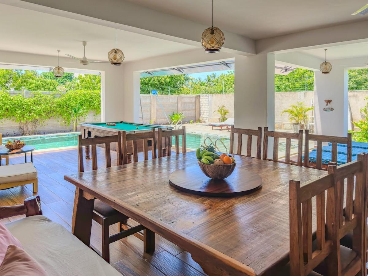 Private Backdoor Villa With Big Swimming Pool And Services Of Chef Included Diani Beach Extérieur photo