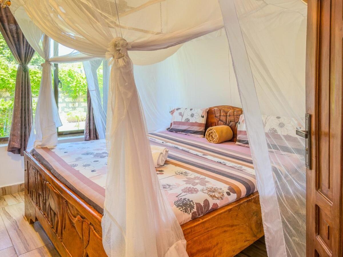 Private Backdoor Villa With Big Swimming Pool And Services Of Chef Included Diani Beach Extérieur photo