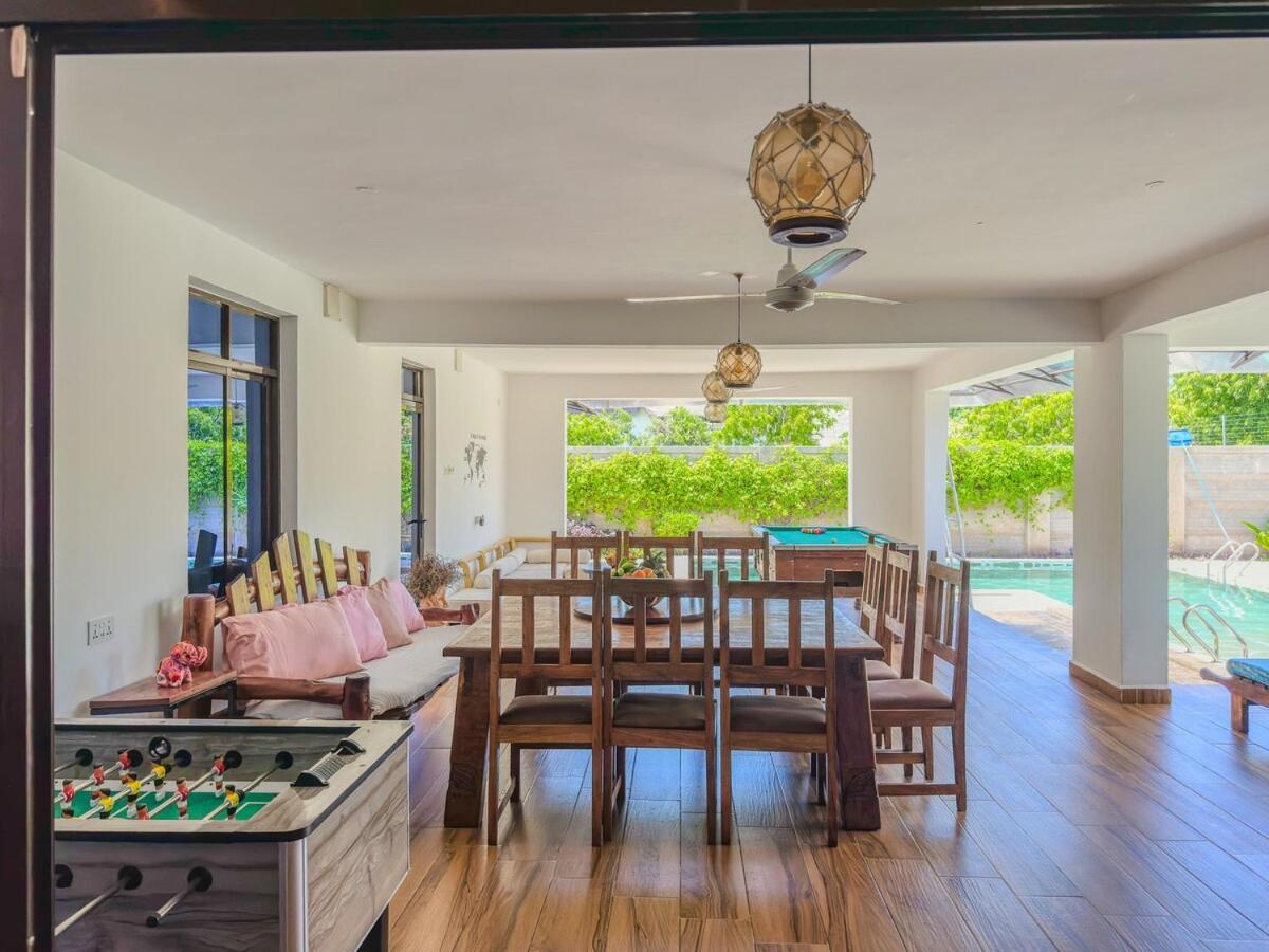 Private Backdoor Villa With Big Swimming Pool And Services Of Chef Included Diani Beach Extérieur photo