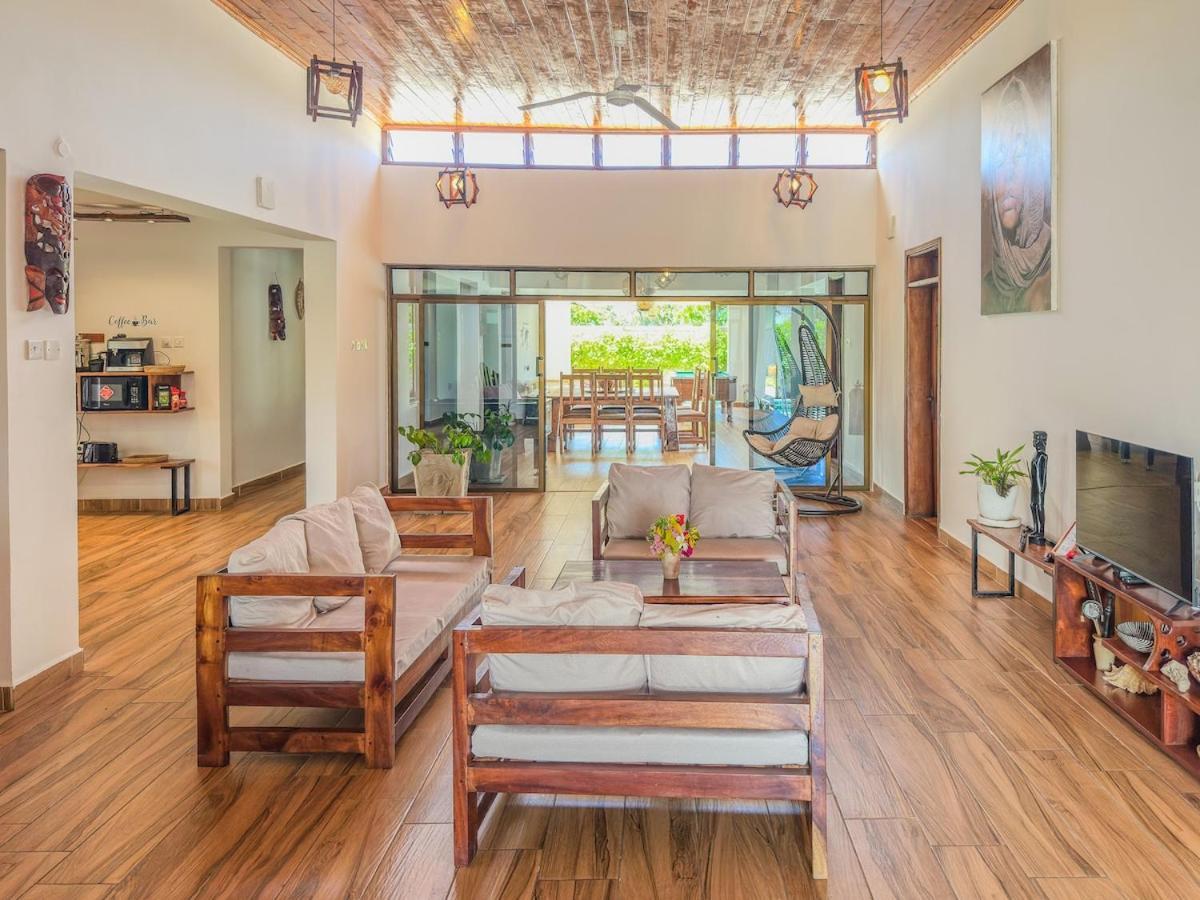 Private Backdoor Villa With Big Swimming Pool And Services Of Chef Included Diani Beach Extérieur photo