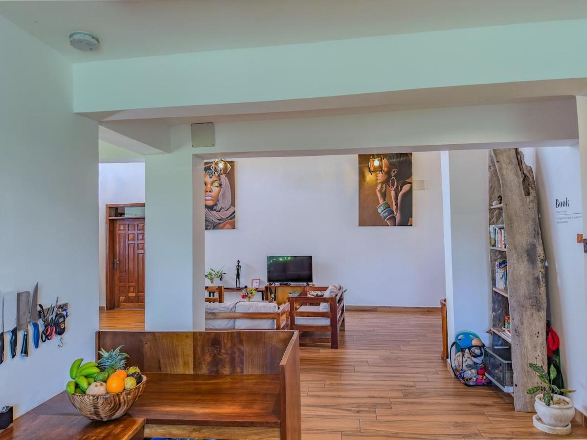 Private Backdoor Villa With Big Swimming Pool And Services Of Chef Included Diani Beach Extérieur photo